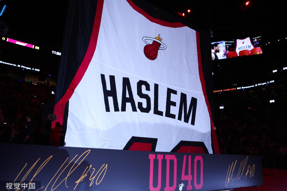 他们不仅肩 他们不仅肩