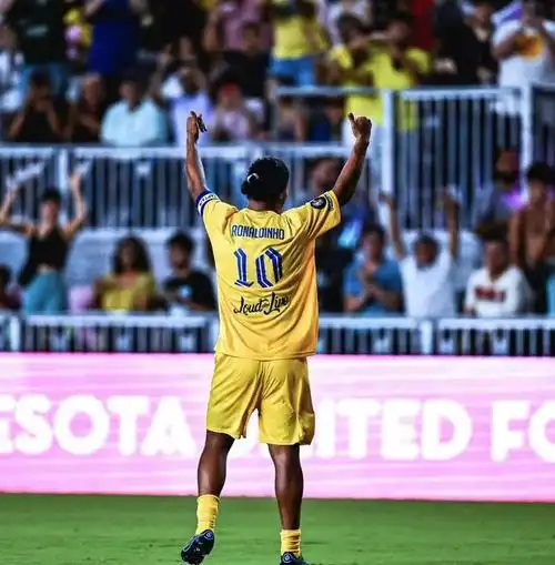 兰后防的中 兰后防的中